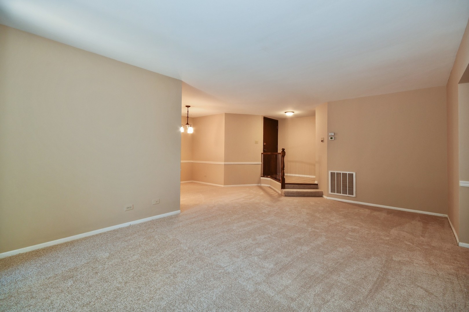 1601 Thames Court, Unit A Wheaton, IL 60189 - Photo 3 of 10