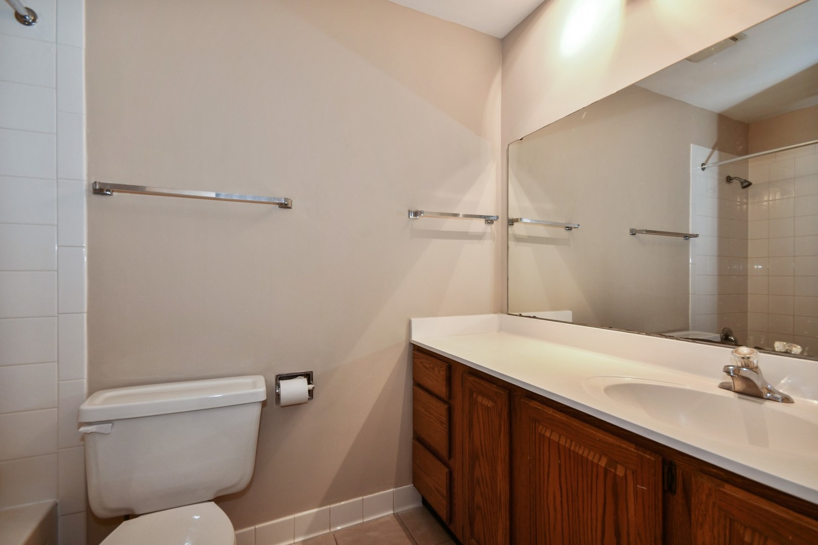 1601 Thames Court, Unit A Wheaton, IL 60189 - Photo 9 of 10