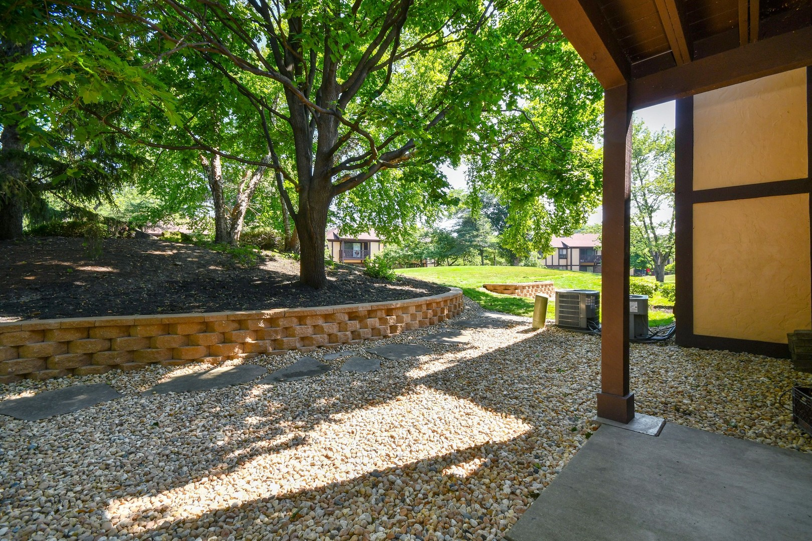 1601 Thames Court, Unit A Wheaton, IL 60189 - Photo 10 of 10