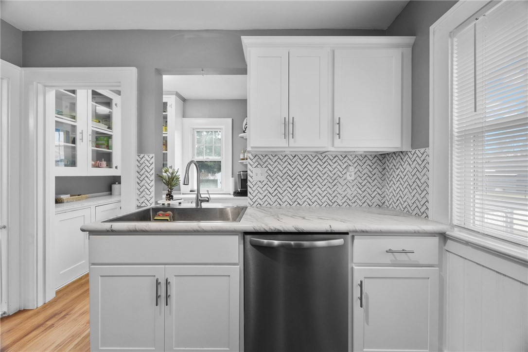 49 Vinton Road Irondequoit, NY 14622 - Photo 14 of 44