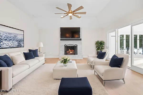 $1,349,900 | 452 Mariner Point Drive, Clinton, TN 37716