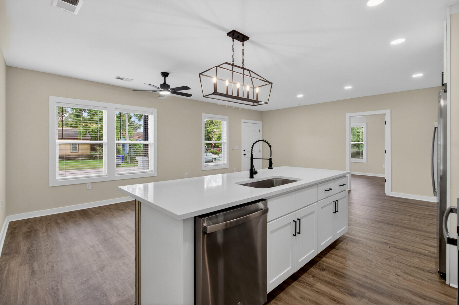 2136 Commander Road North Charleston, SC 29405 - Photo 10 of 31
