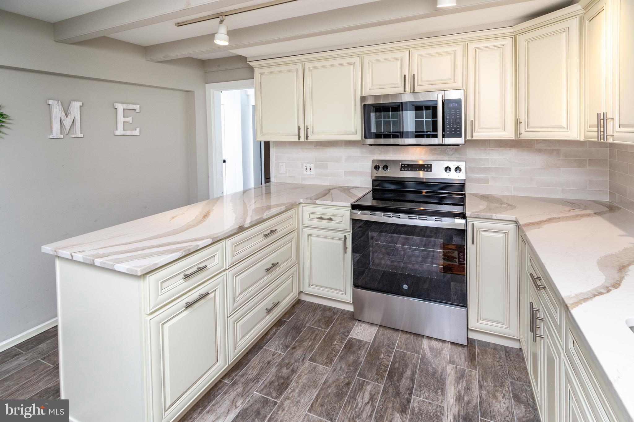 180 Municipal Road Pipersville, PA 18947 - Photo 21 of 60 Just Renovated, New Kitchen w/granite counters