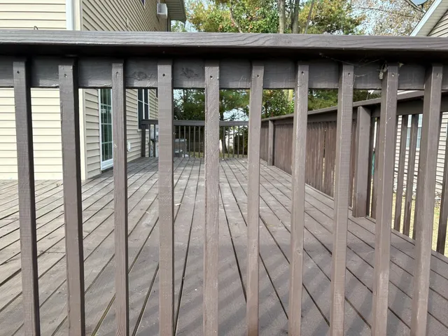 a view of entryway with a patio