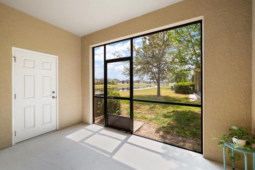 2011 Hawks View Drive Ruskin, FL 33570 - Photo 12 of 34