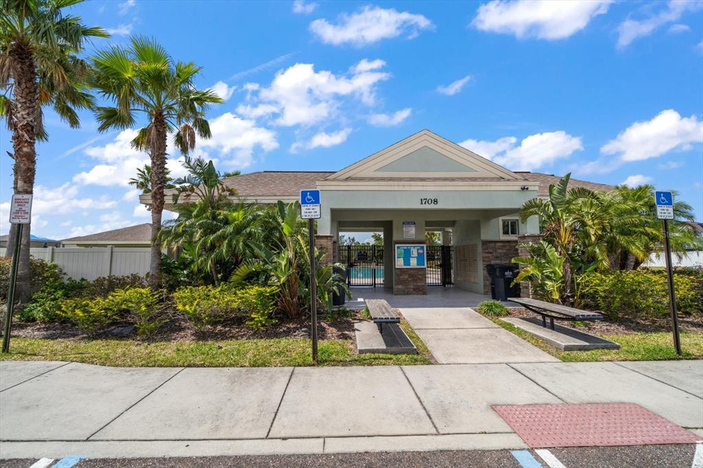 2011 Hawks View Drive Ruskin, FL 33570 - Photo 30 of 34