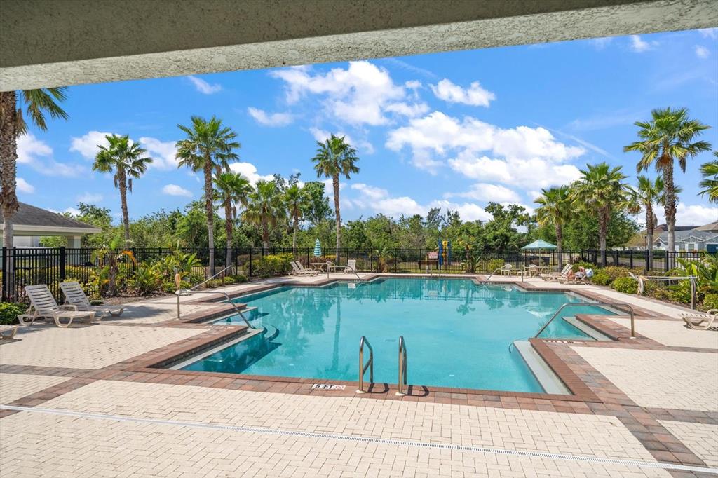 2011 Hawks View Drive Ruskin, FL 33570 - Photo 31 of 34