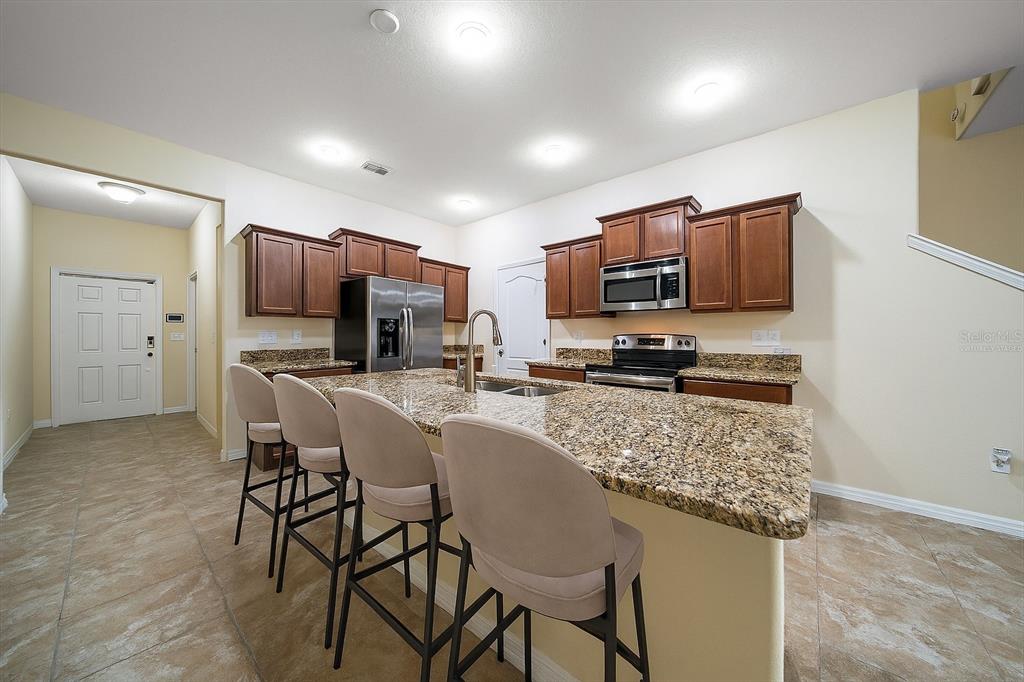 2011 Hawks View Drive Ruskin, FL 33570 - Photo 5 of 34