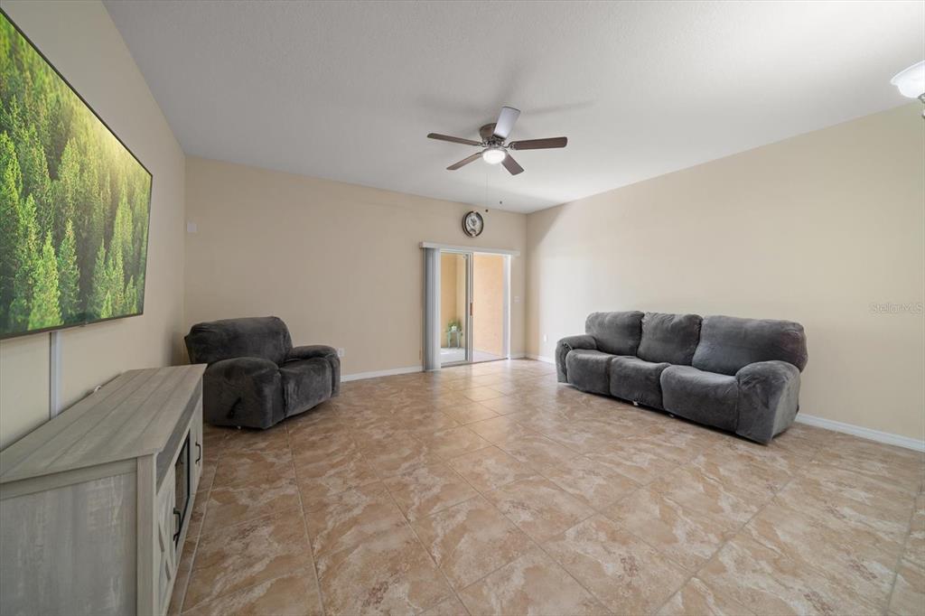 2011 Hawks View Drive Ruskin, FL 33570 - Photo 10 of 34