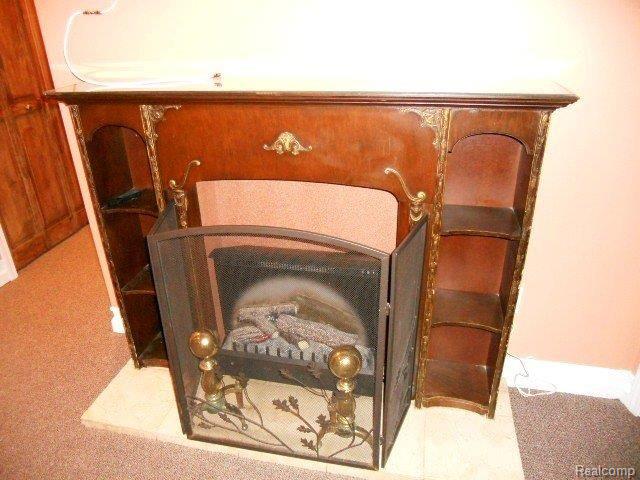 9723 Rosedale Boulevard Allen Park, MI 48101 - Photo 17 of 33 Bedroom Fireplace.JPG