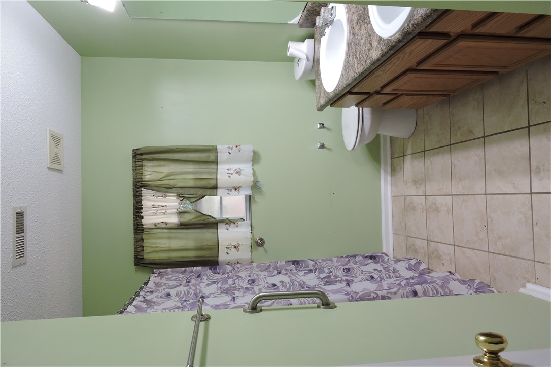 111 Hickory Trail Westminster, SC 29693 - Photo 14 of 21 Master Bath with Handicap Assessibilty