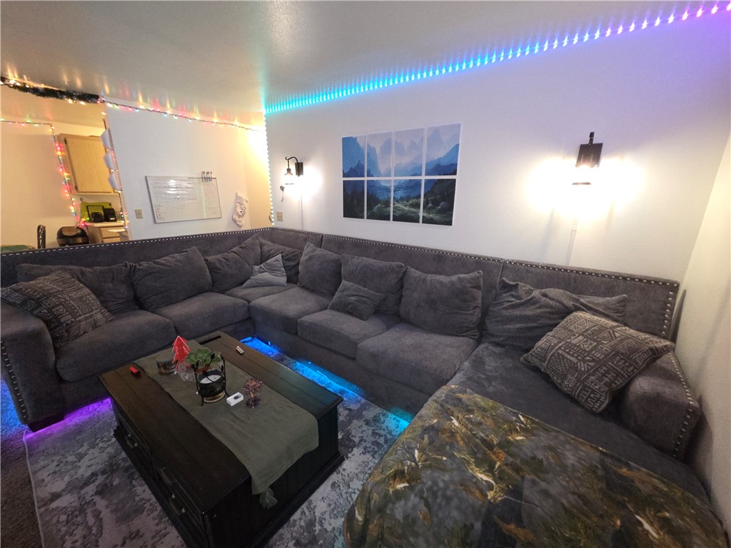 577 North Street Corning, CA 96021 - Photo 11 of 25 LIVING ROOM