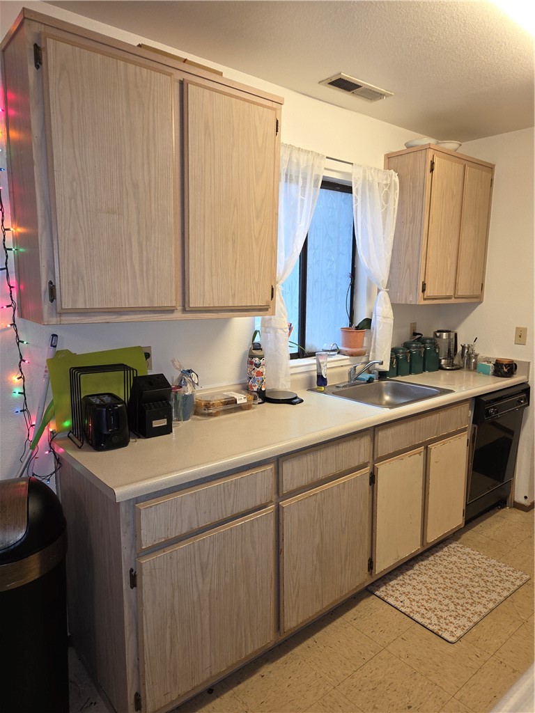 577 North Street Corning, CA 96021 - Photo 6 of 25 KITCHEN