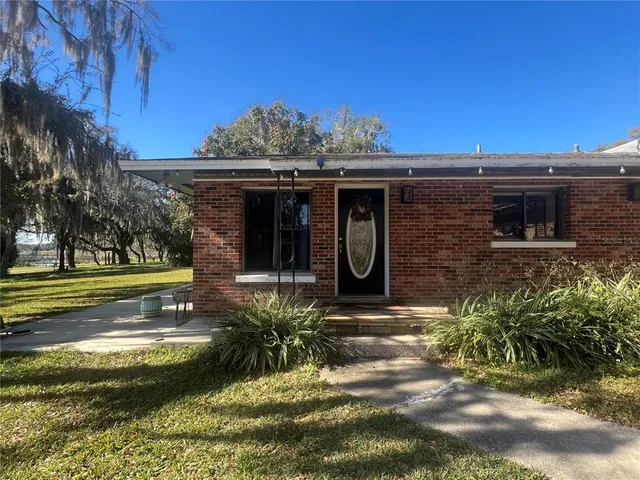 $625,000 | 9279 Silver Lake Drive, Leesburg, FL 34788
