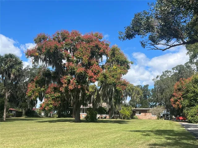 $625,000 | 9279 Silver Lake Drive, Leesburg, FL 34788