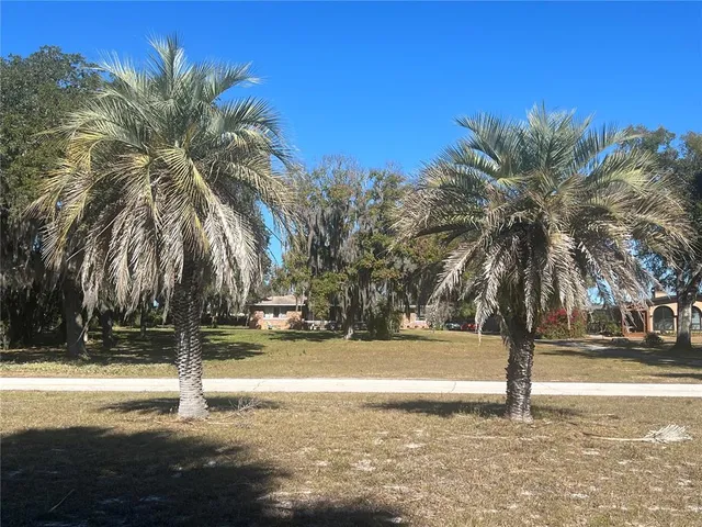 $625,000 | 9279 Silver Lake Drive, Leesburg, FL 34788