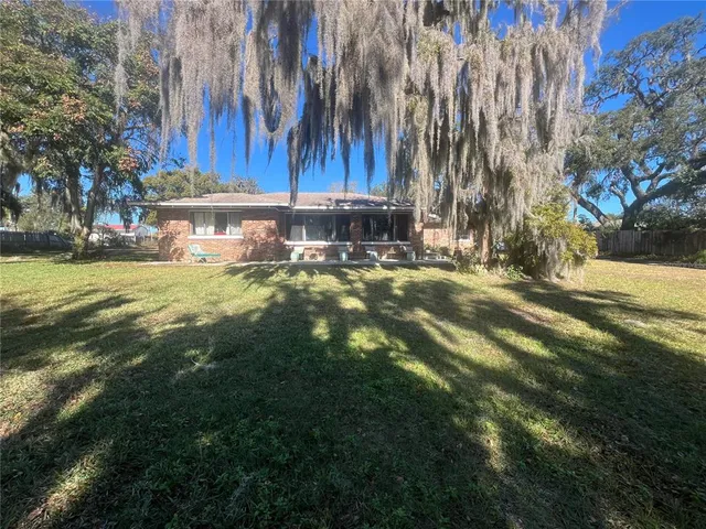 $625,000 | 9279 Silver Lake Drive, Leesburg, FL 34788