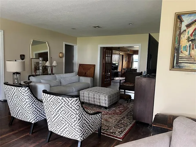 $625,000 | 9279 Silver Lake Drive, Leesburg, FL 34788