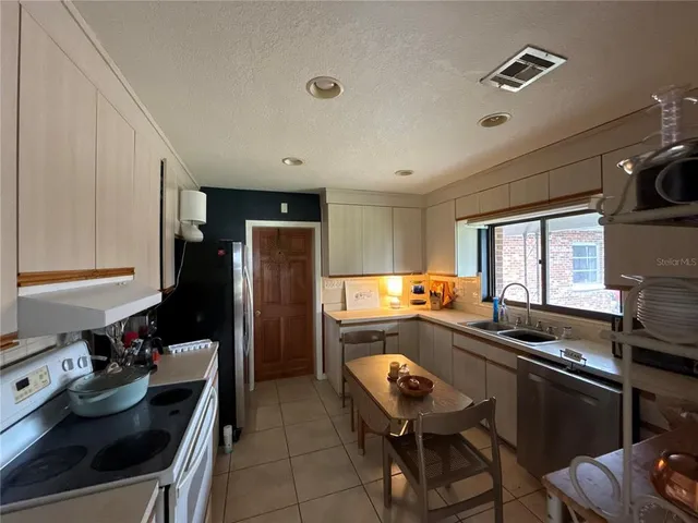 $625,000 | 9279 Silver Lake Drive, Leesburg, FL 34788