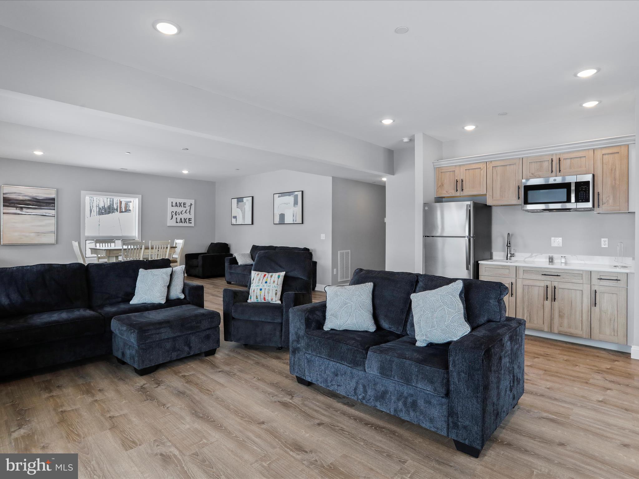 215 Fair Gate Road McHenry, MD 21541 - Photo 20 of 52 a living room with furniture and a wooden floor