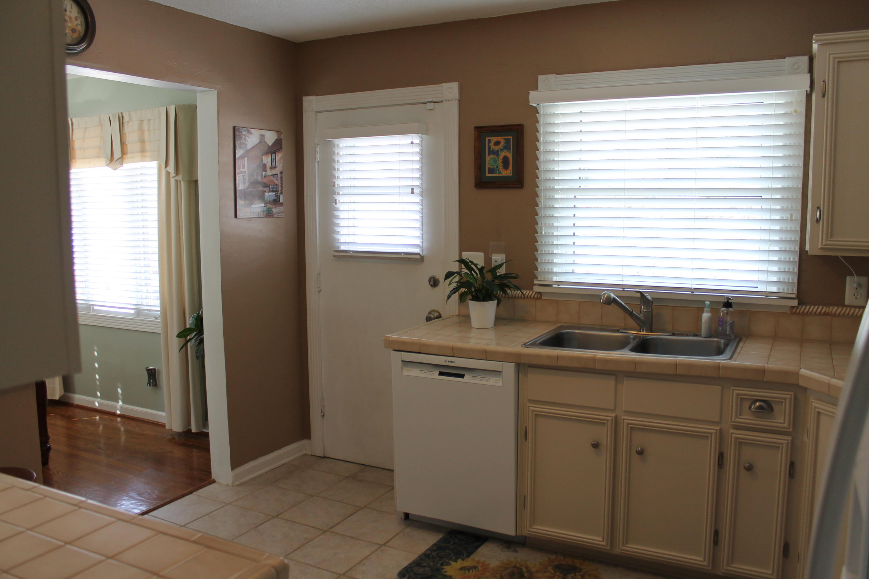 2749 Lofton Road Southwest Roanoke, VA 24015 - Photo 16 of 52 Kitchen door to deck