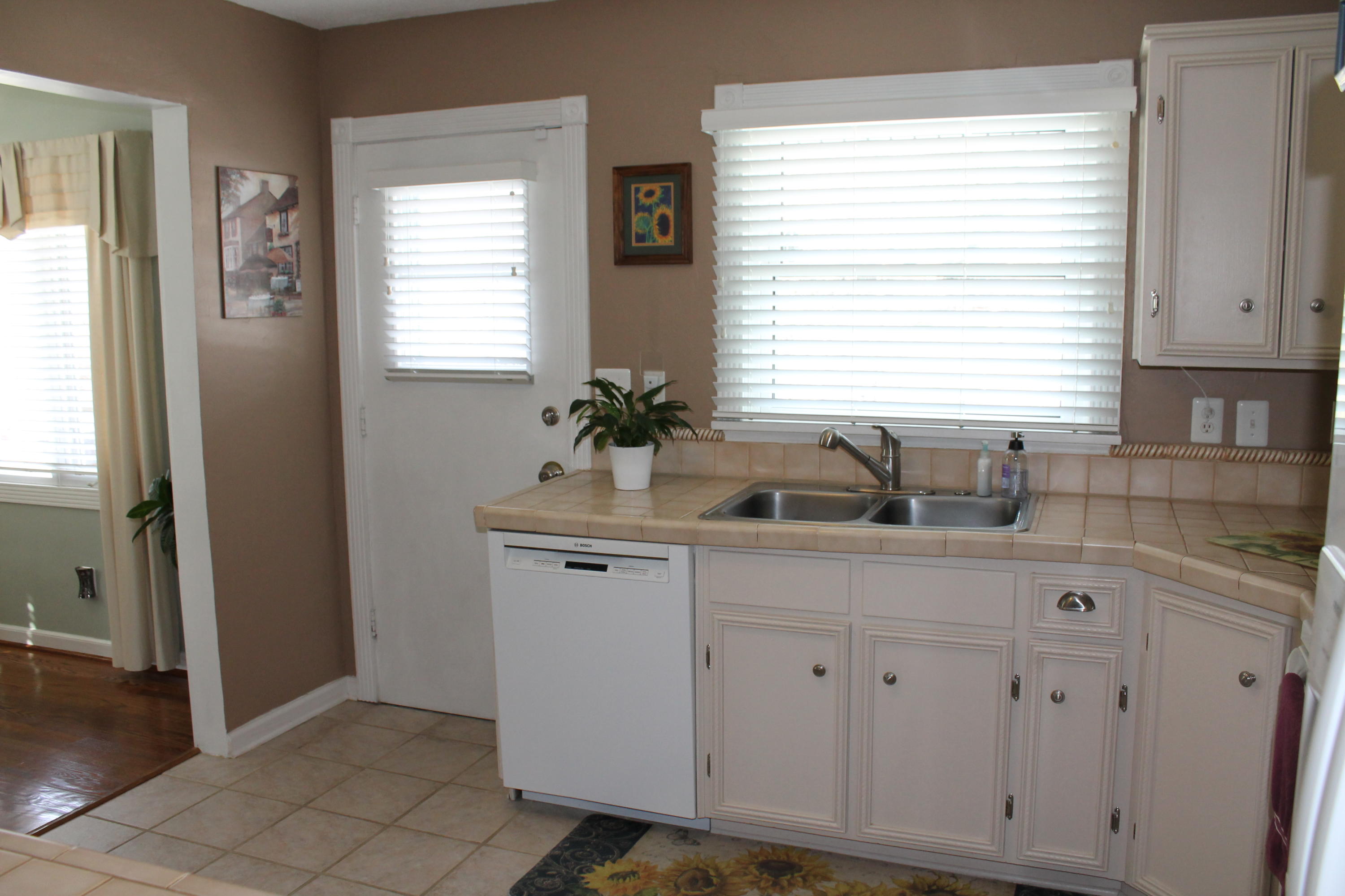2749 Lofton Road Southwest Roanoke, VA 24015 - Photo 17 of 52 Kitchen