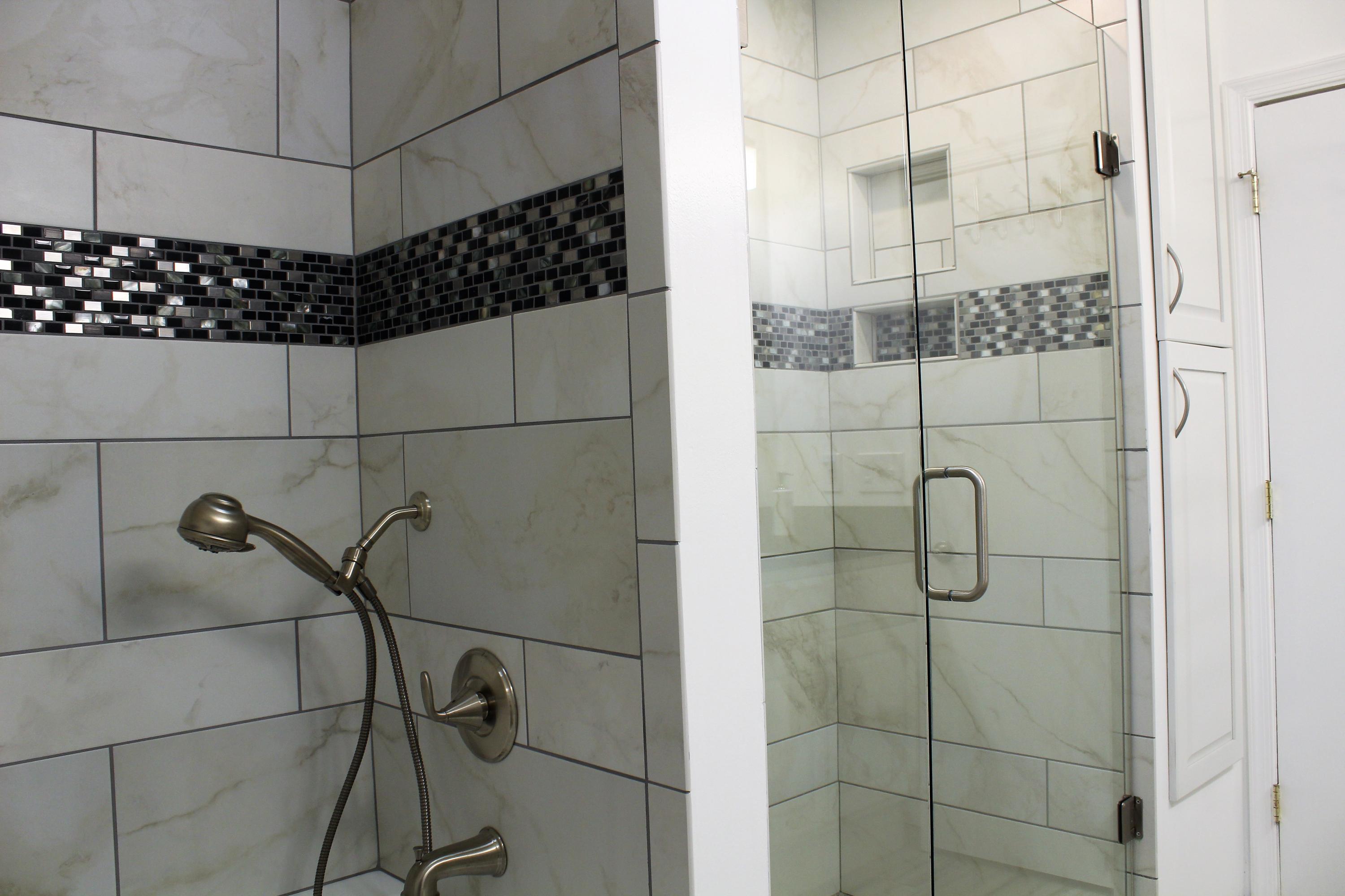 2749 Lofton Road Southwest Roanoke, VA 24015 - Photo 26 of 52 Master Bath Shower and tub