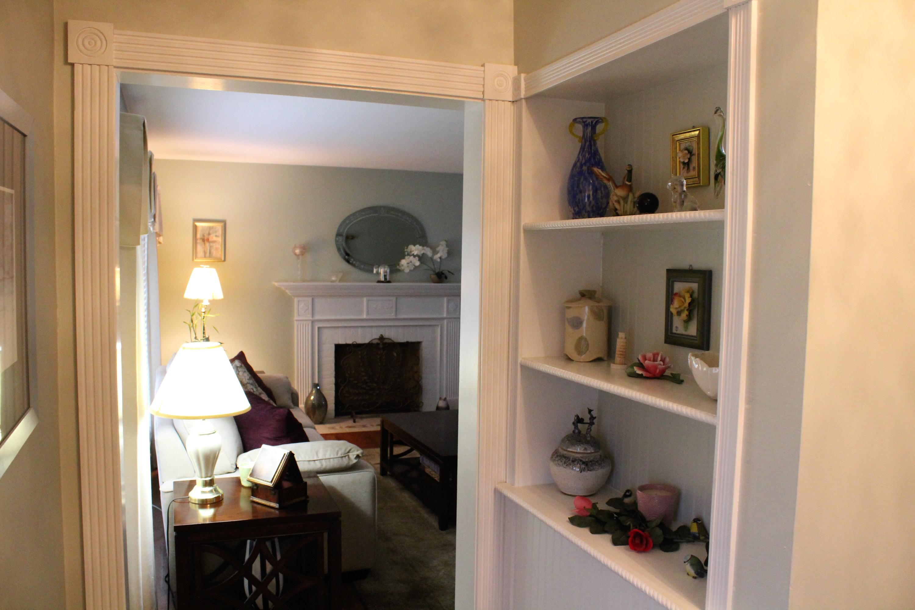 2749 Lofton Road Southwest Roanoke, VA 24015 - Photo 6 of 52 Foyer shelving