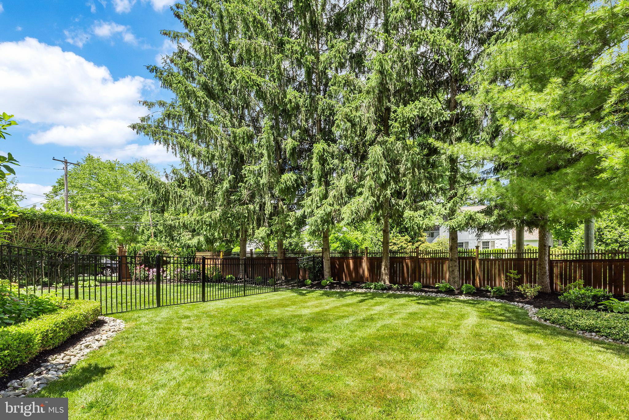 292 Hillcrest Road Wayne, PA 19087 - Photo 40 of 51 fenced in area for pets/kids