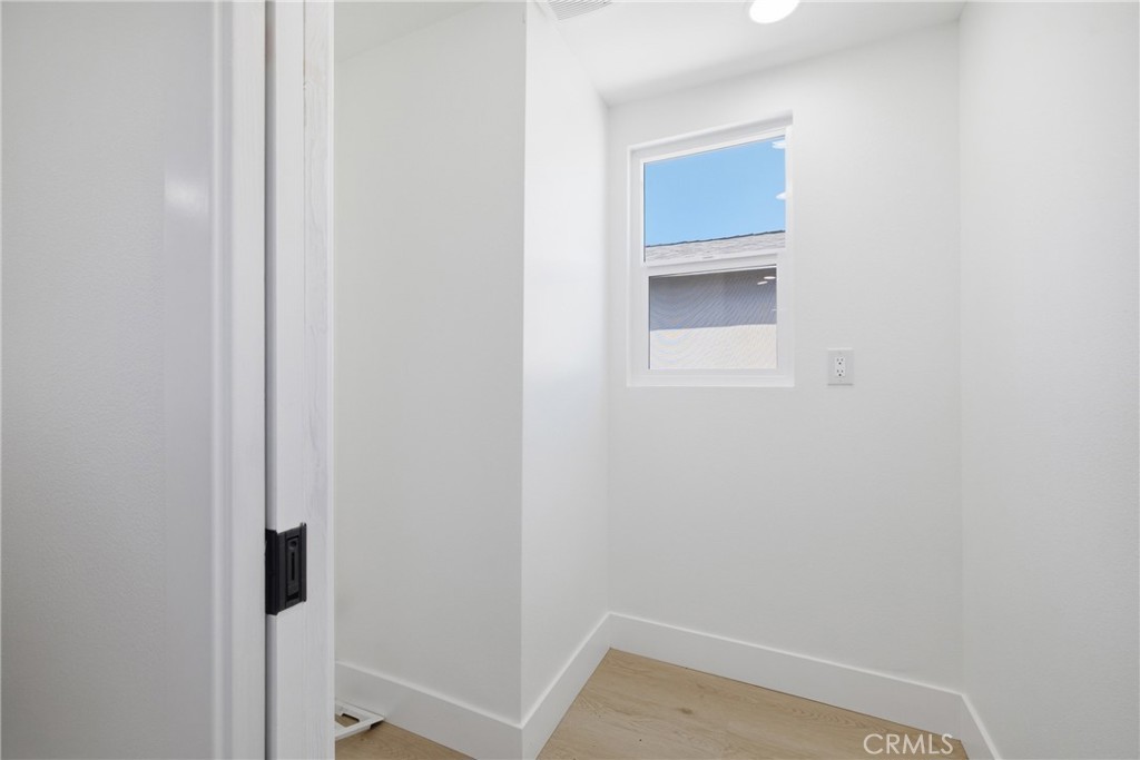1098 East Ridgewood Street Long Beach, CA 90807 - Photo 35 of 42 Laundry Room