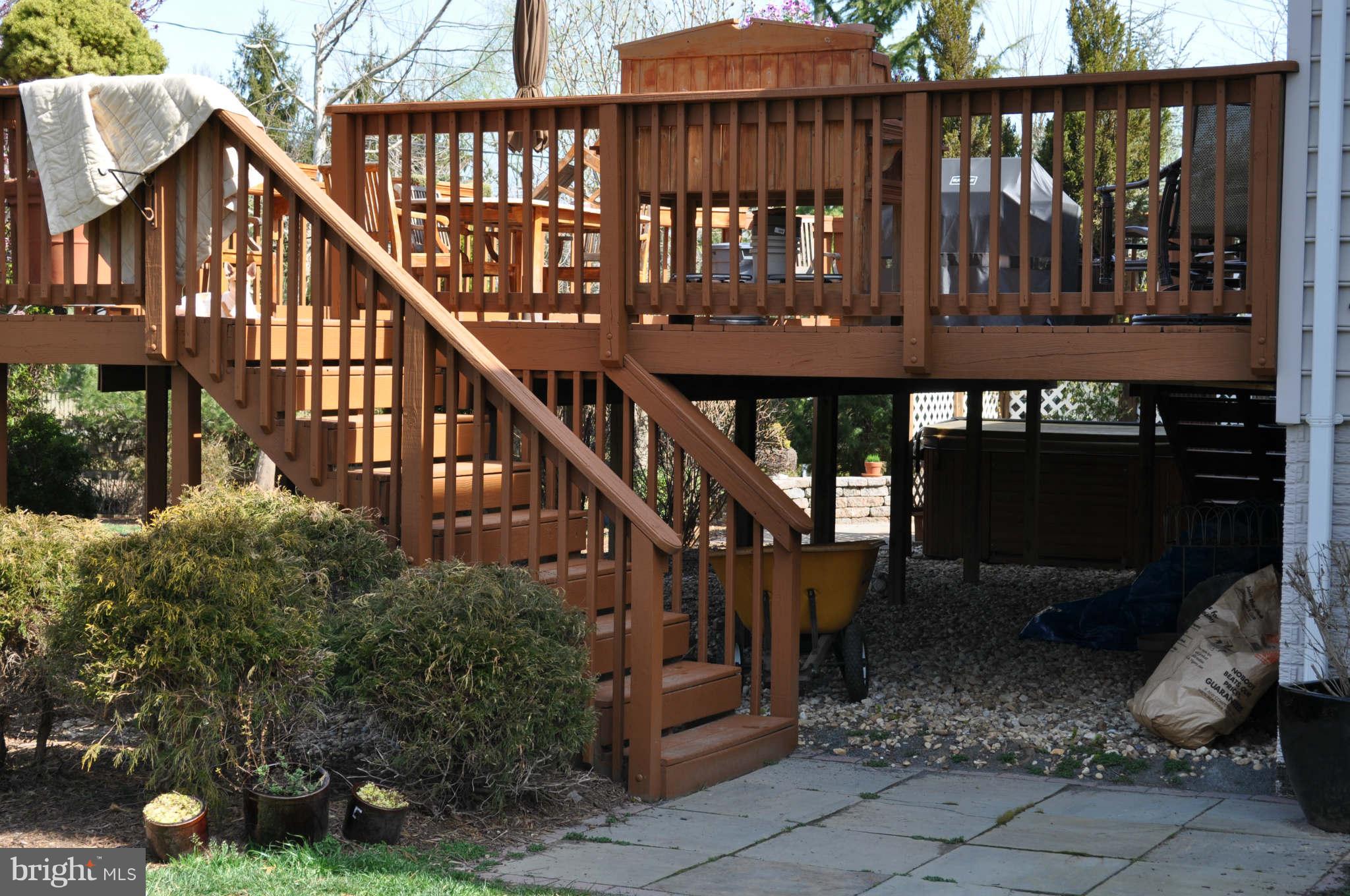 307 Dry Mill Road Southwest Leesburg, VA 20175 - Photo 5 of 7 deck stairway on left side