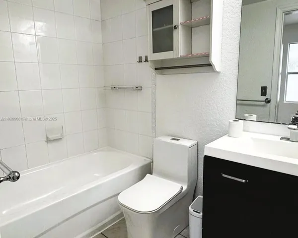 $1,750 | 7326 Collins Avenue, Unit 205, Miami Beach, FL 33141