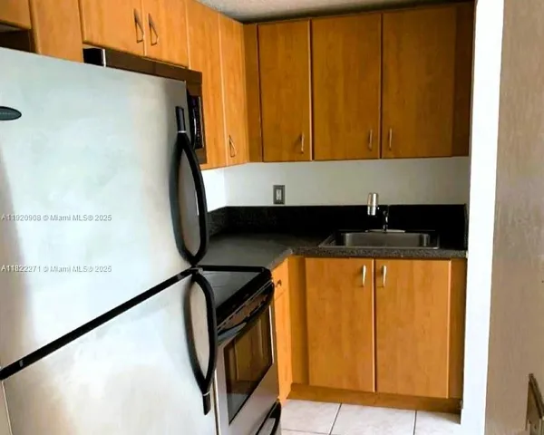 $1,750 | 7326 Collins Avenue, Unit 205, Miami Beach, FL 33141