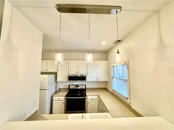 $1,500 | 245 Willow Court, Central, SC 29630