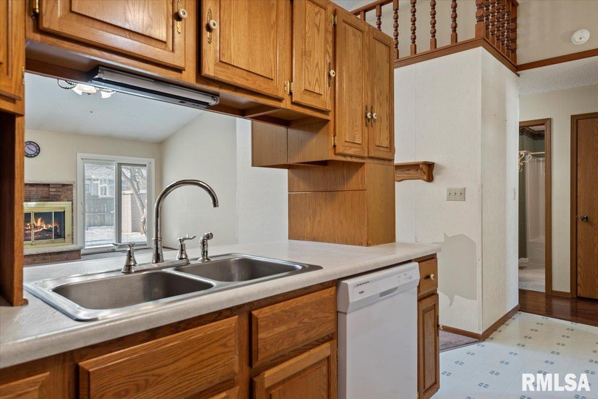 209 Astoria Road Springfield, IL 62704 - Photo 8 of 25