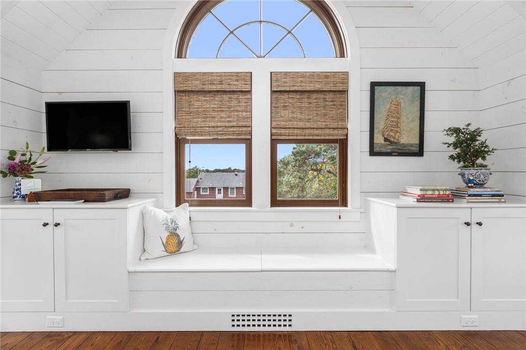 5 Ledge Road Newport, RI 02840 - Photo 23 of 38