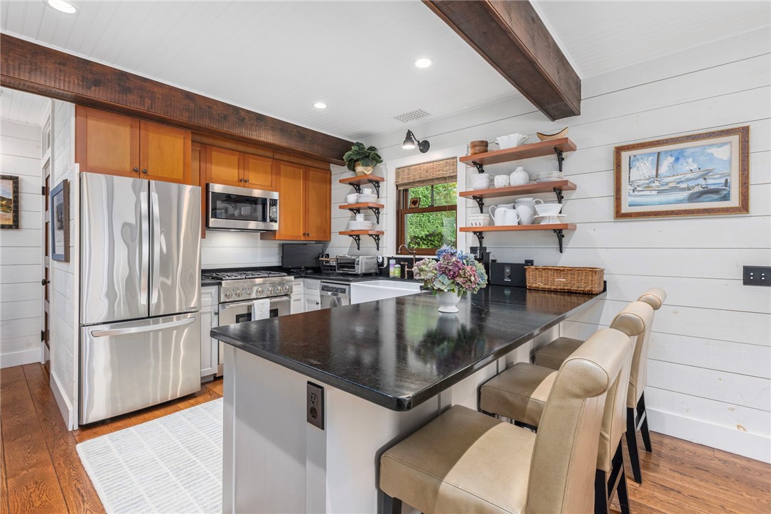 5 Ledge Road Newport, RI 02840 - Photo 7 of 38