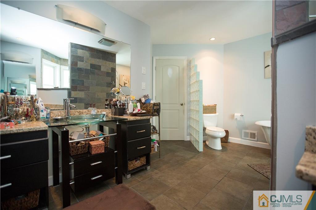 32 Oakland Road Old Bridge, NJ 08857 - Photo 16 of 22 Gallery Image 16