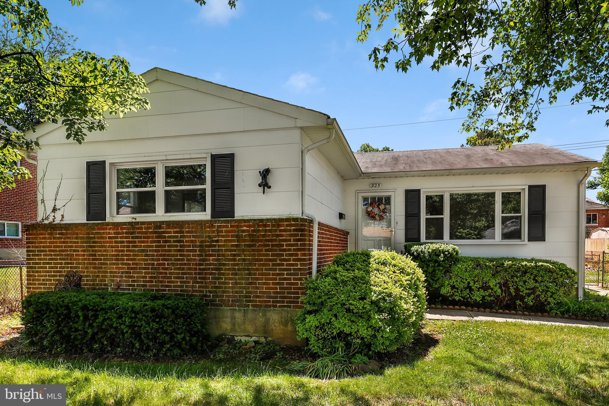925 Marksworth Road Baltimore, MD 21228 - Photo 2 of 30