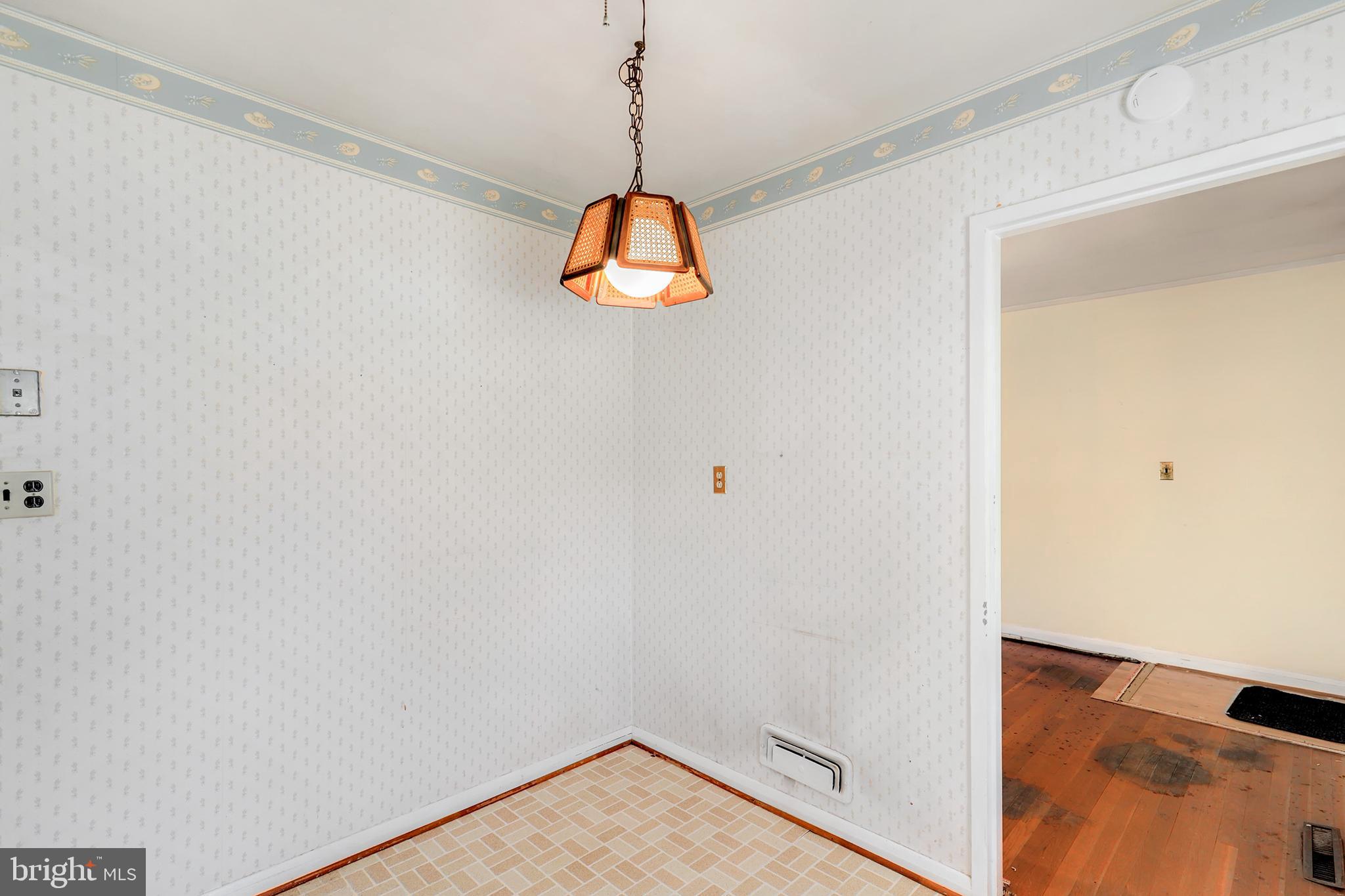 925 Marksworth Road Baltimore, MD 21228 - Photo 11 of 30