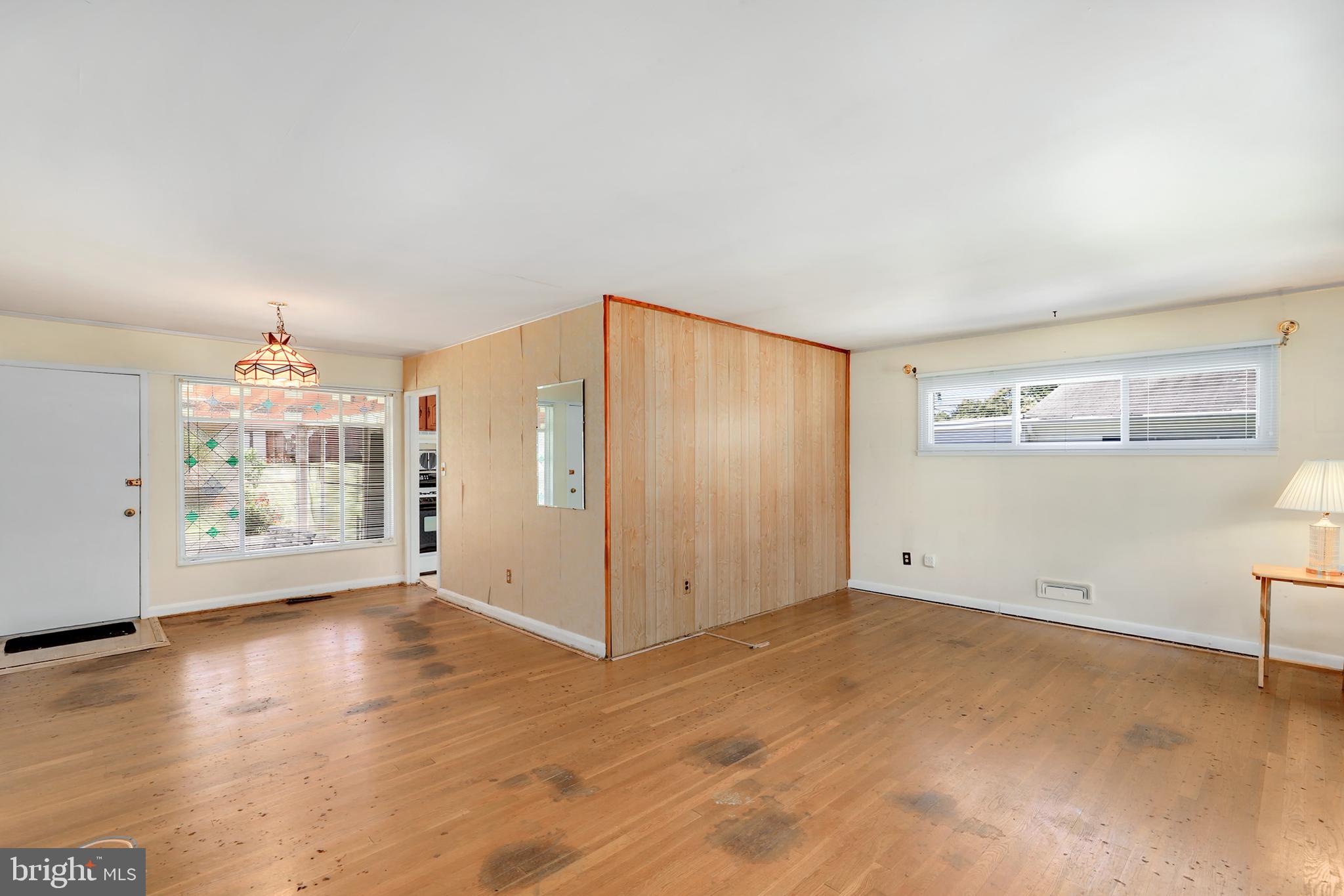 925 Marksworth Road Baltimore, MD 21228 - Photo 3 of 30