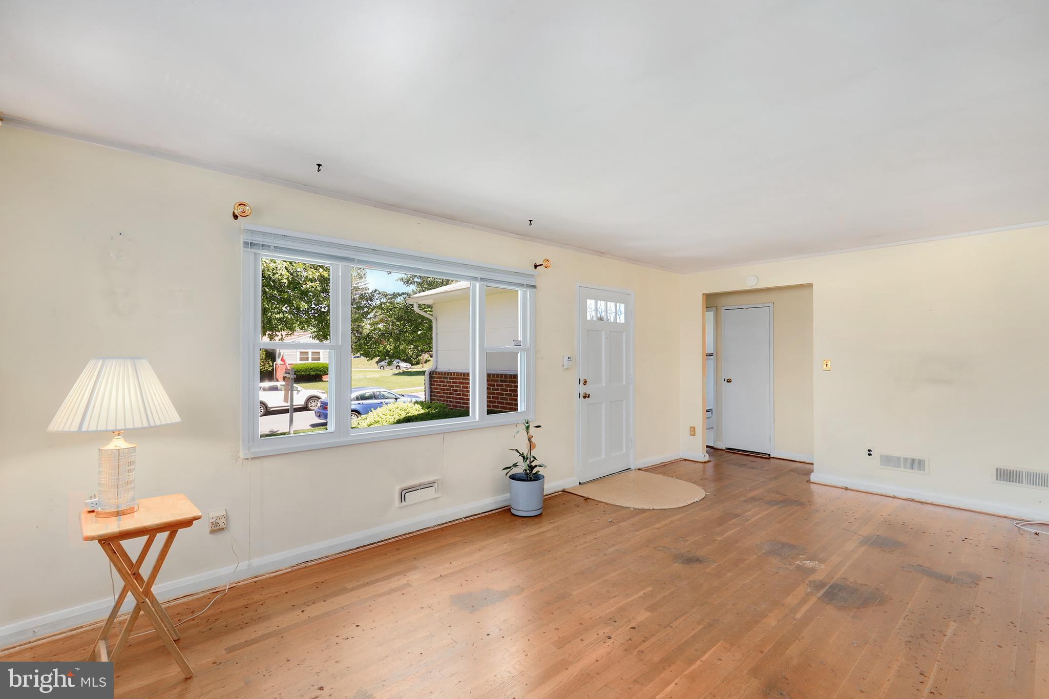 925 Marksworth Road Baltimore, MD 21228 - Photo 5 of 30