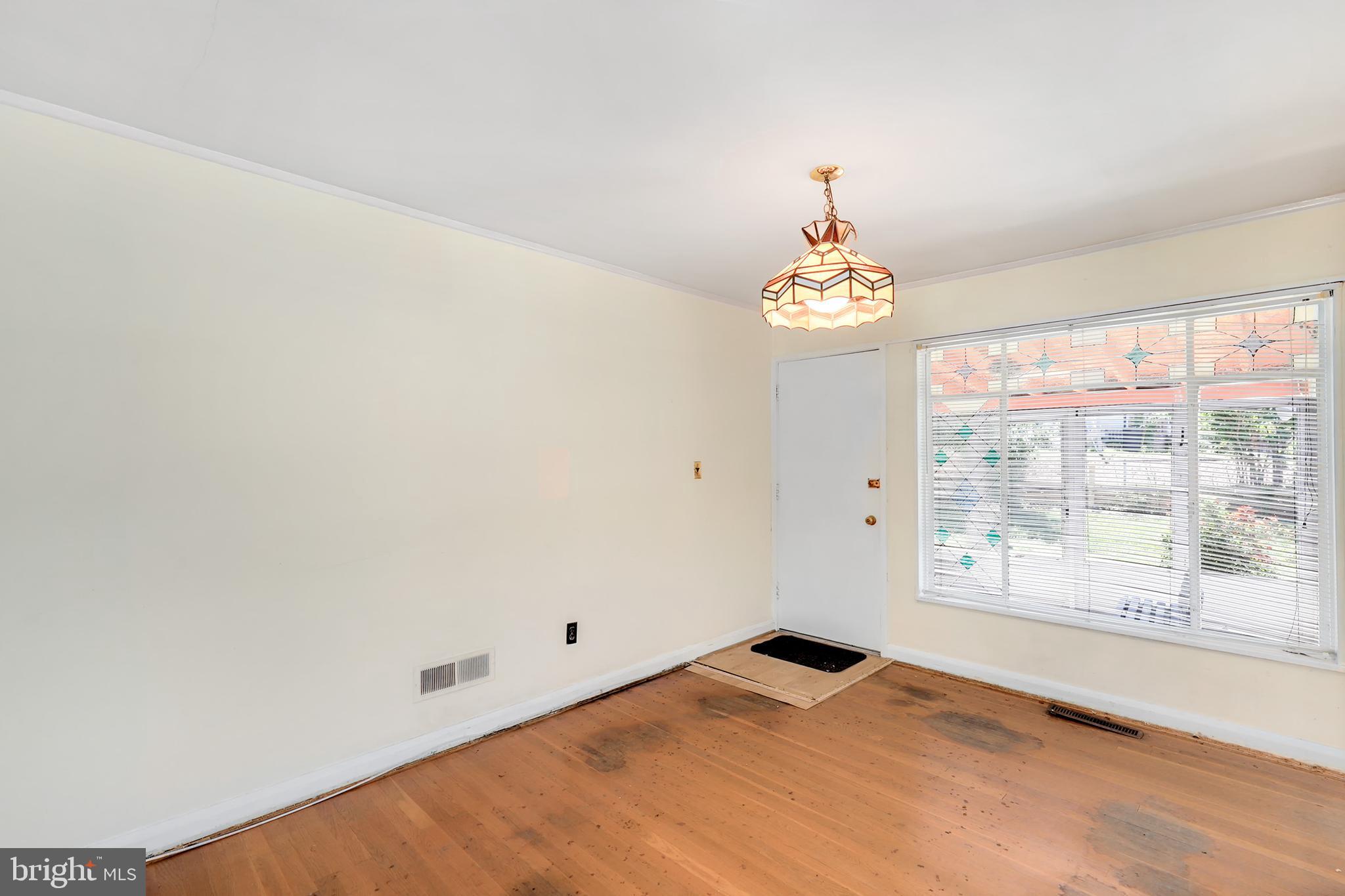 925 Marksworth Road Baltimore, MD 21228 - Photo 6 of 30