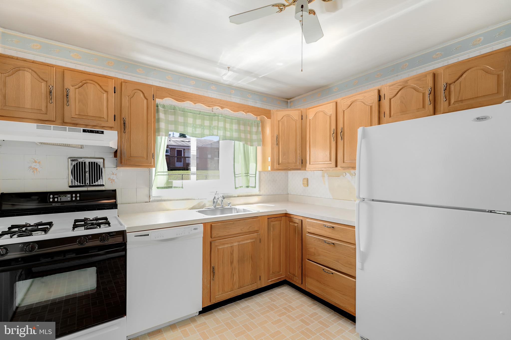 925 Marksworth Road Baltimore, MD 21228 - Photo 8 of 30