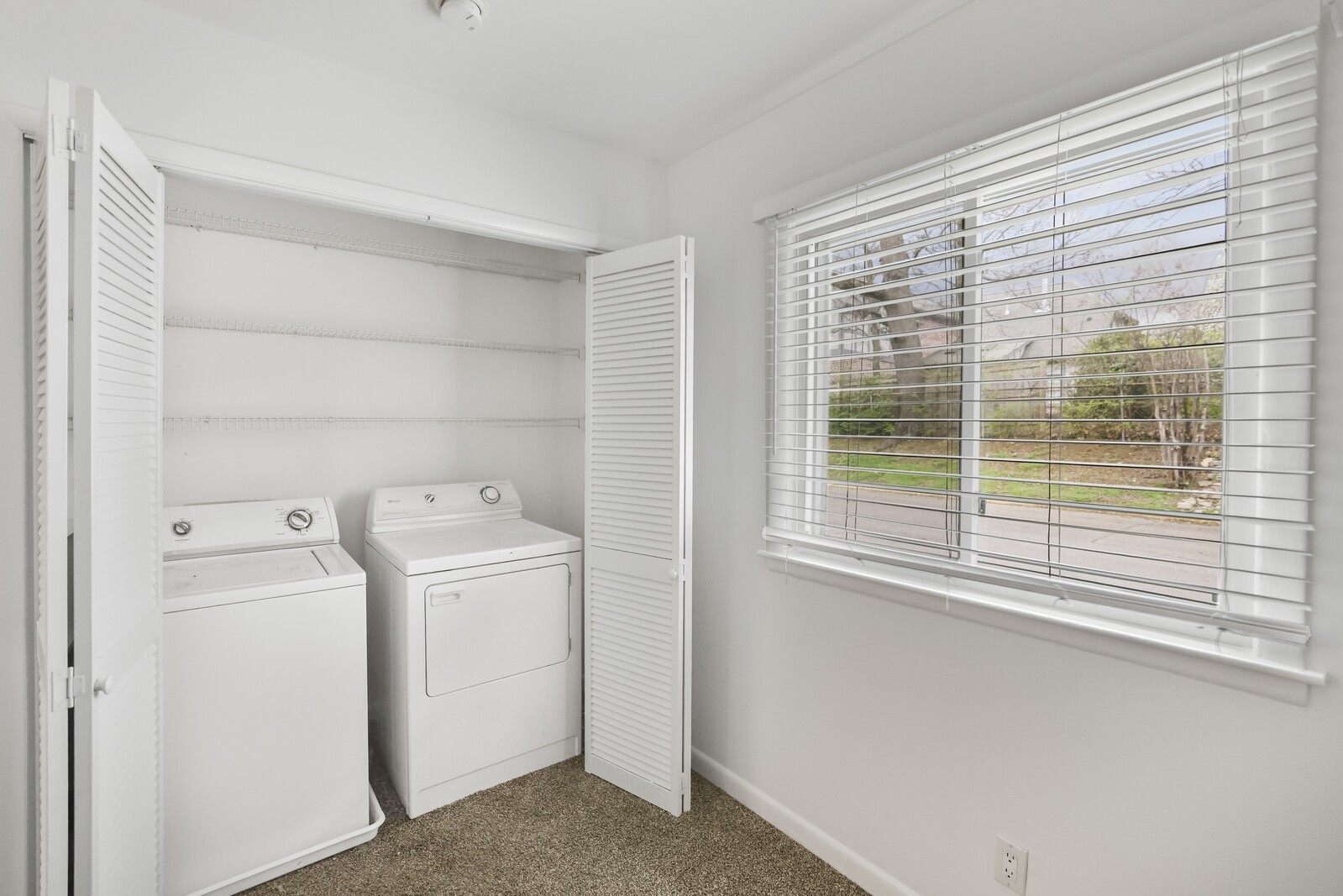 1900 Richard Jones Road, Unit K1 Nashville, TN 37215 - Photo 11 of 26 a utility room with dryer and washer