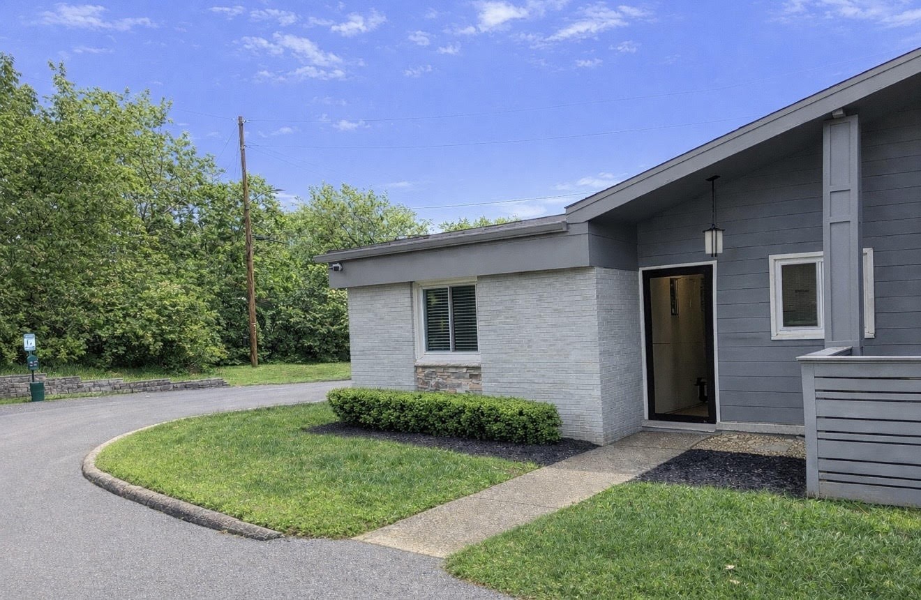 1900 Richard Jones Road, Unit K1 Nashville, TN 37215 - Photo 15 of 26 a view of a house with a backyard