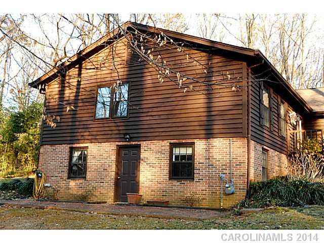 810 Kelly Road Mount Holly, NC 28120 - Photo 2 of 16 Gallery Image 2