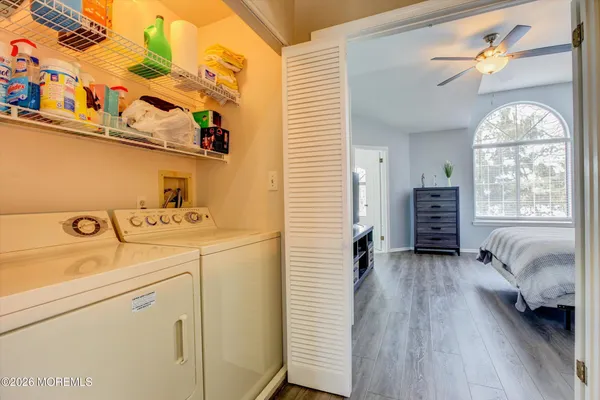 a view of a livingroom with washer and dryer
