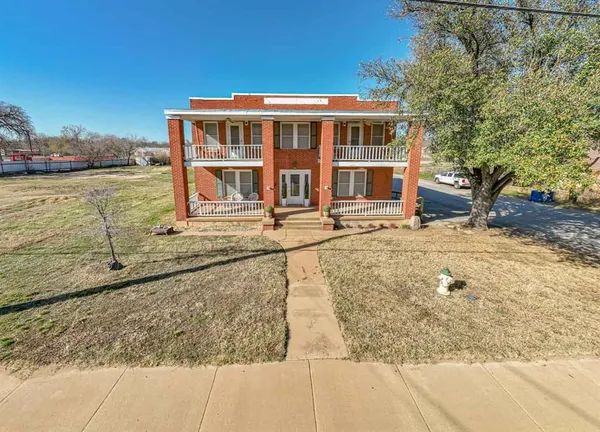 $325,000 | 900 West West Walker, Breckenridge, TX 76424