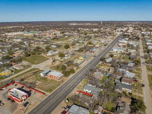 $325,000 | 900 West West Walker, Breckenridge, TX 76424